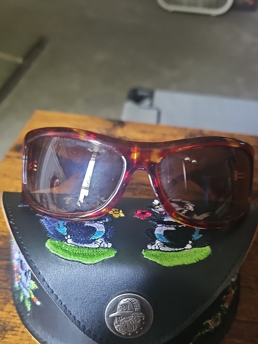 Ed Hardy Tortoise Shell Sunglasses with Embroidered Case - Picture 7 of 8
